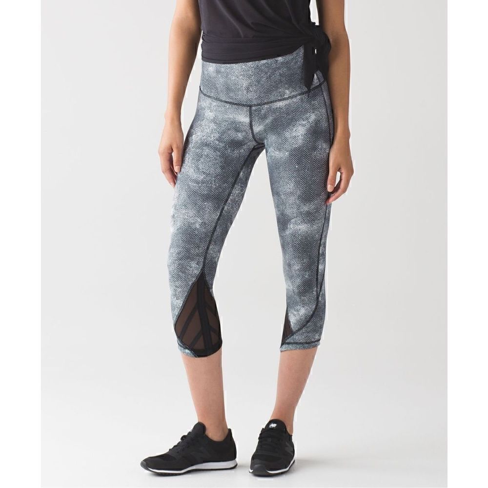 Womens Lululemon Essential Rhythm Crop